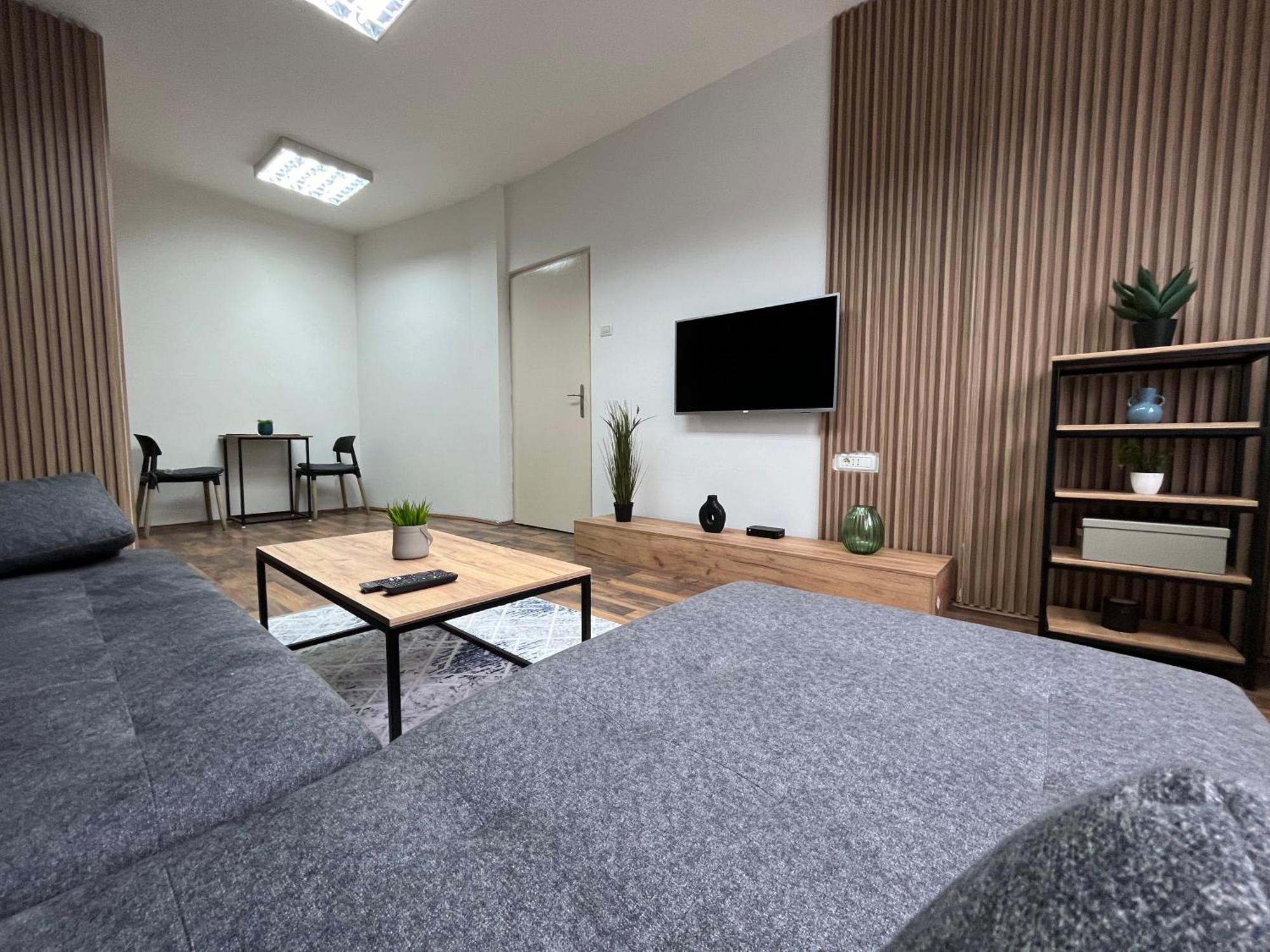 Central M - 5 Apartments Skopje Ngoại thất bức ảnh