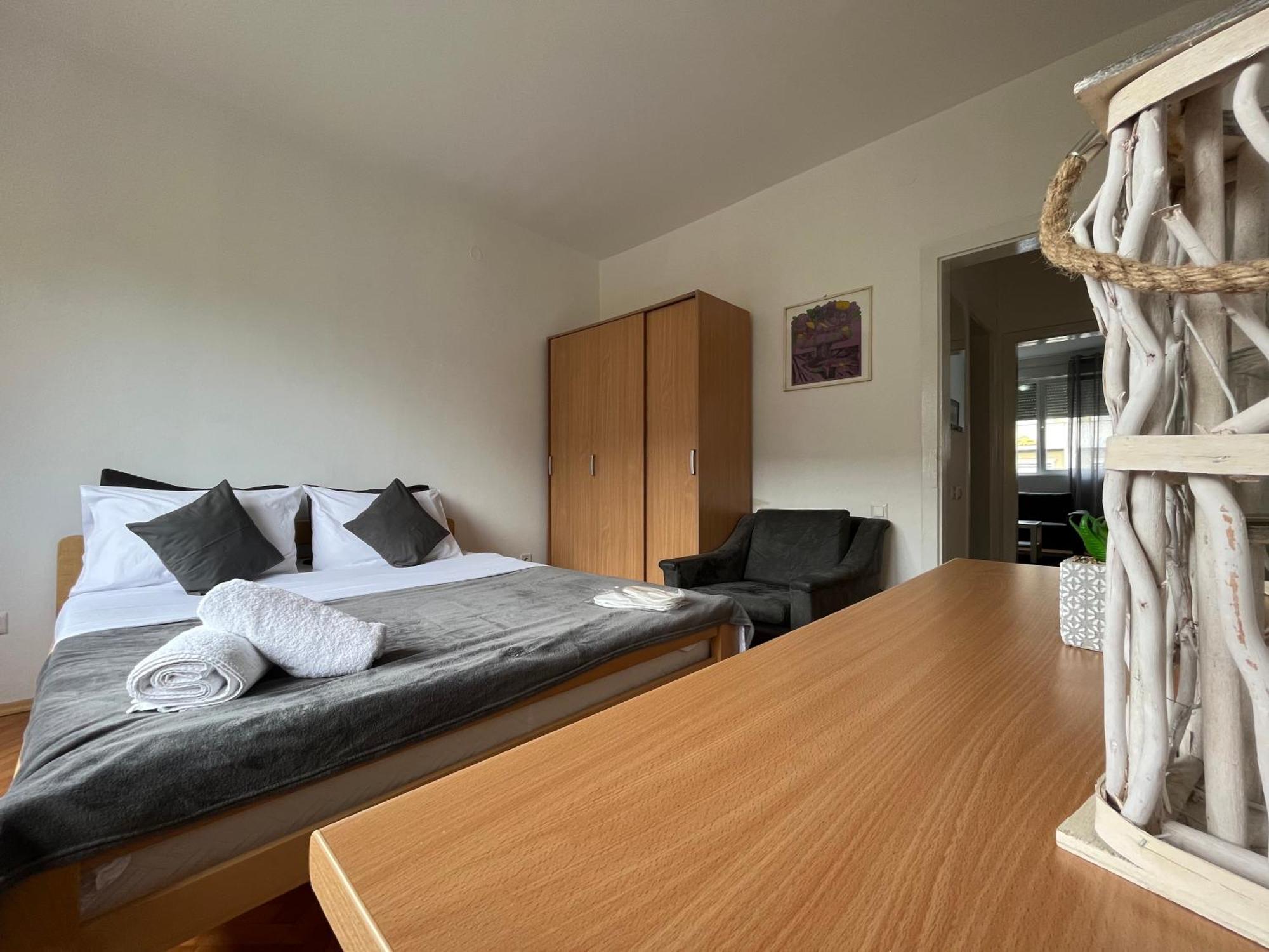 Central M - 5 Apartments Skopje Ngoại thất bức ảnh