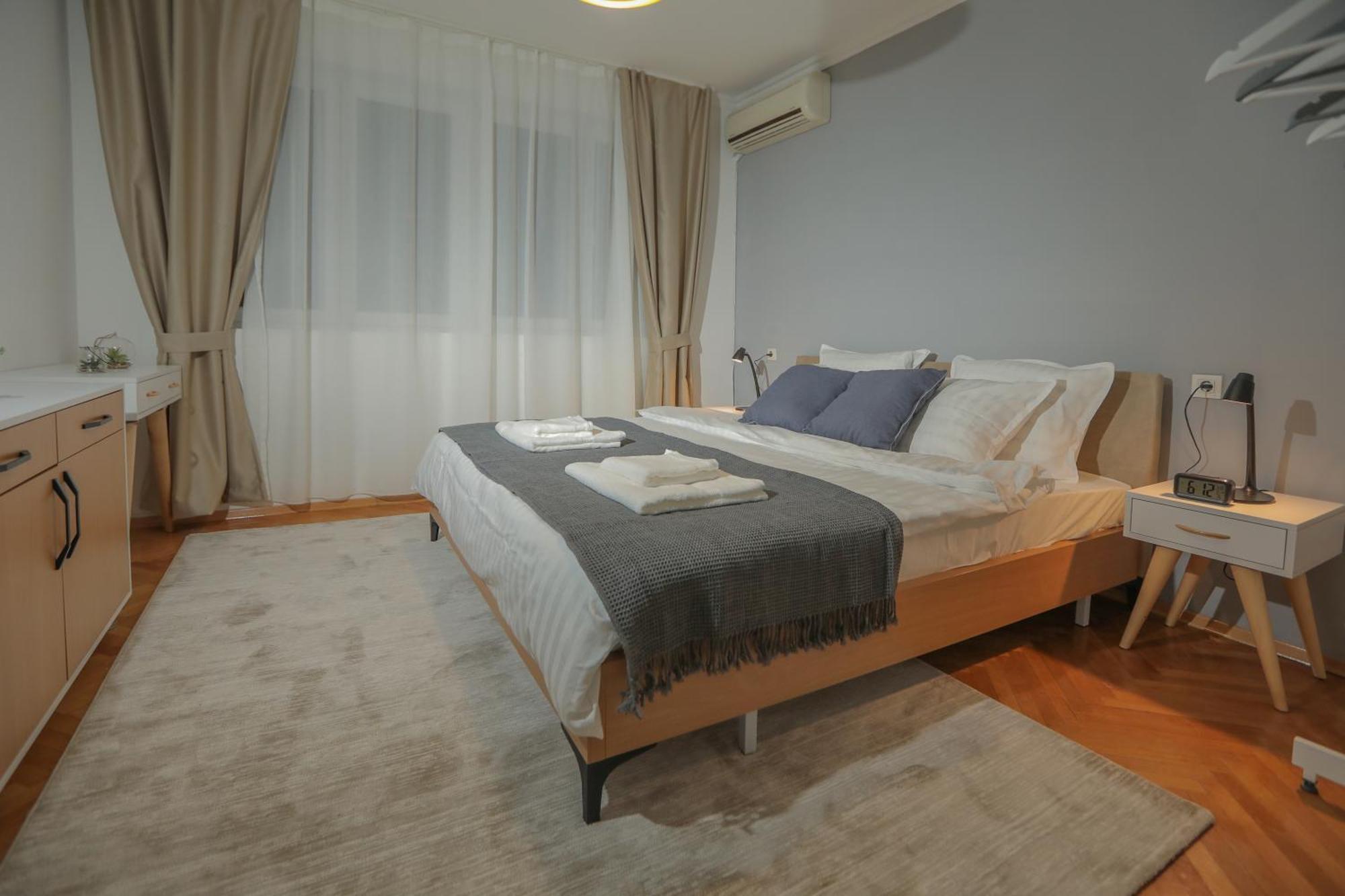 Central M - 5 Apartments Skopje Ngoại thất bức ảnh